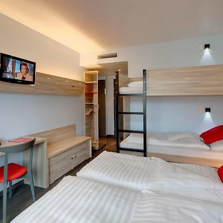 Meininger Downtown Franz 3*