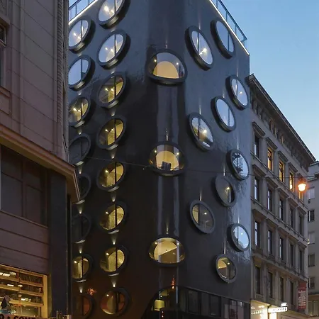 Topazz & Lamee Hotel