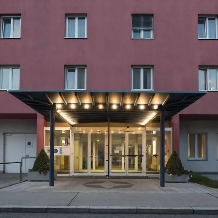 Aparthotel 24hours-apartment & Arion Cityhotel 4*