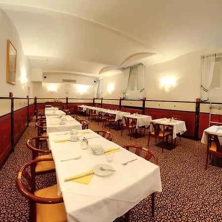 Hotel Carlton Opera 3*