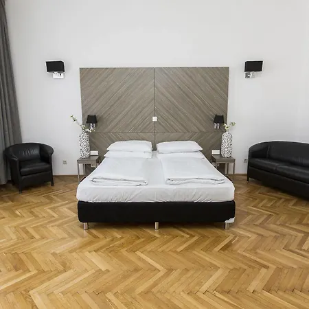 Carlton Opera Aparthotel 3*