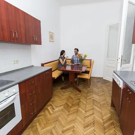 Carlton Opera Aparthotel 3*