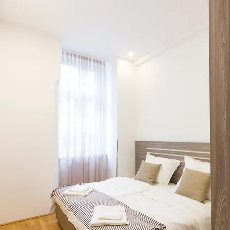 Debo Naehe Westbahnhof - Contactless Check In Appartement
