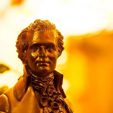Mozart - Newly Renovated *