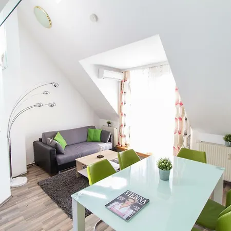 Karmeliter Flat | Contactless Check-in