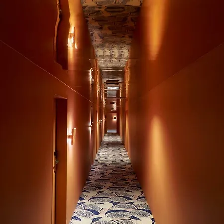 Max Brown 7th District, Part Of Sircle Collection 4* Wien