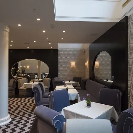 Topazz & Lamee Hotel