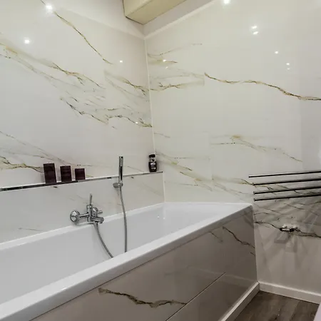 Grand Apartment *