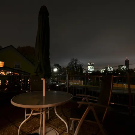 Ajo Danube Apartment Vienna