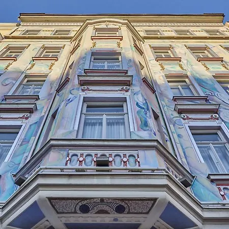 House Of Time - Fancy Suites Hotel
