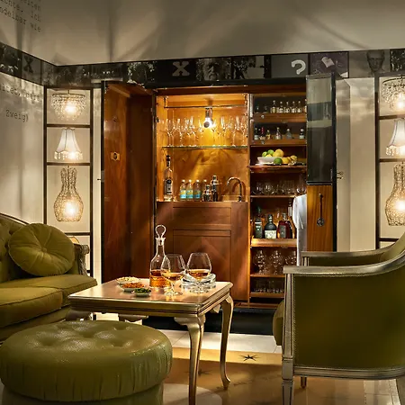 House Of Time - Fancy Suites Hotel