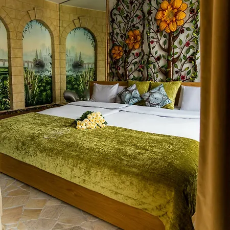 House Of Time - Fancy Suites Hotel