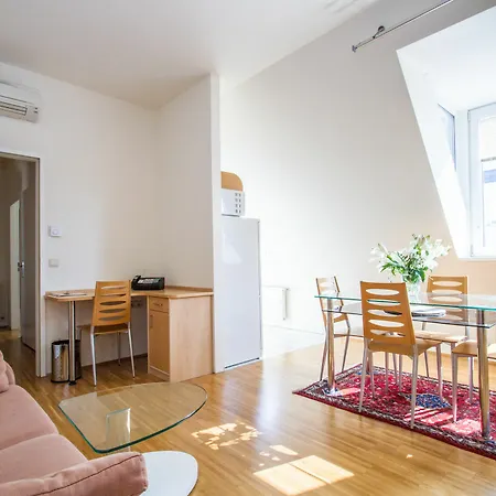 Apartmanhotel - Cav 4*