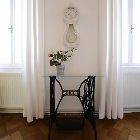 Leuhusen Boutique Vienna,