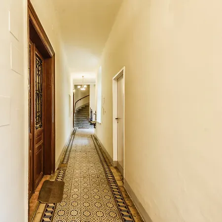 Palais Joseph Apartments, Contactless Check In Apartment