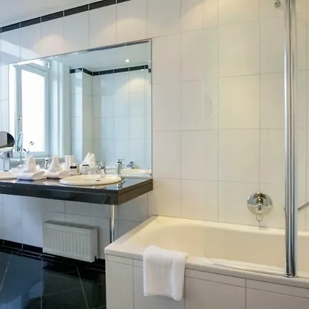 Ambassador Hotel 5*