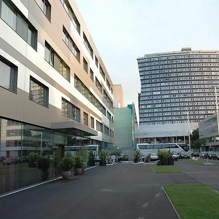 Plaza Gasometer מלון 4*