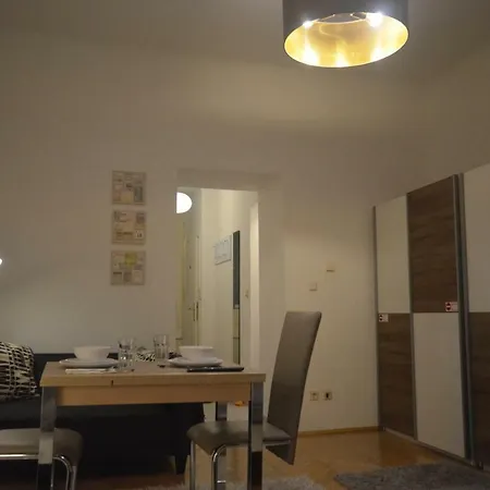 Charmante Altbauapartments Apostelgasse Apartment