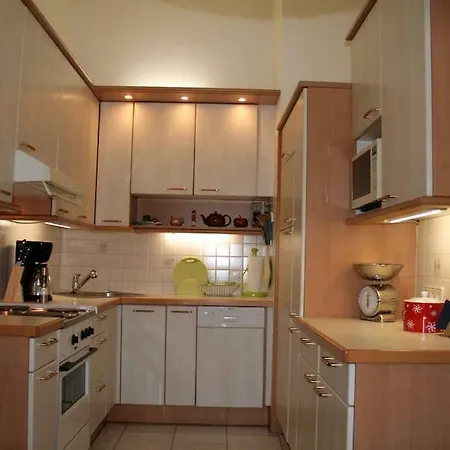 70m² Grosses Mit Gartenzugang Apartment