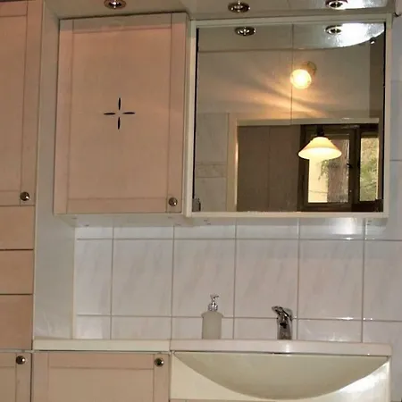 70m² Grosses Mit Gartenzugang Apartment