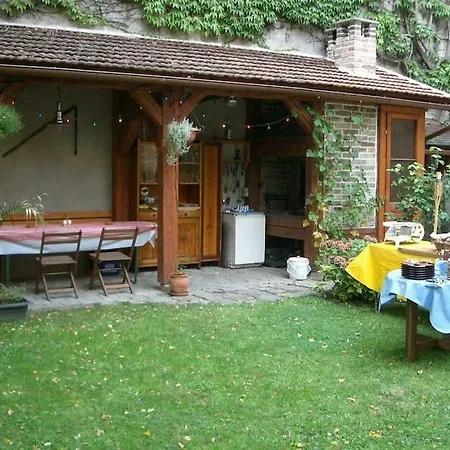 70m² Grosses Mit Gartenzugang Apartment