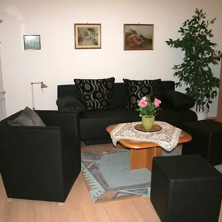 Apartment 70m² Grosses Mit Gartenzugang *