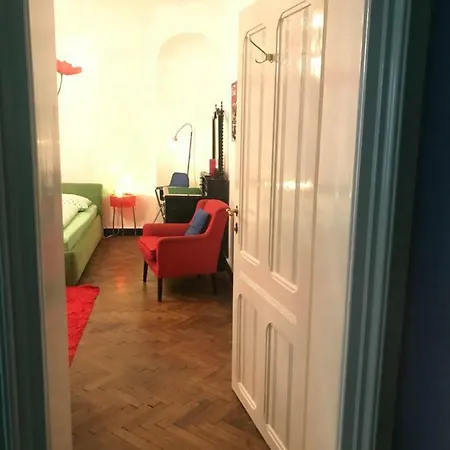 The Barts Center - Self Check-in Viena