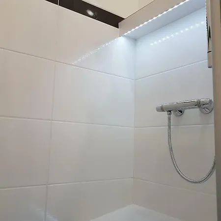 Gerald's 5 Apartment *