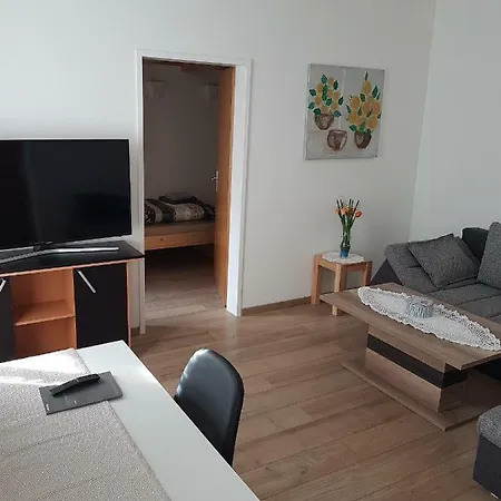 Gerald's 5 Apartment