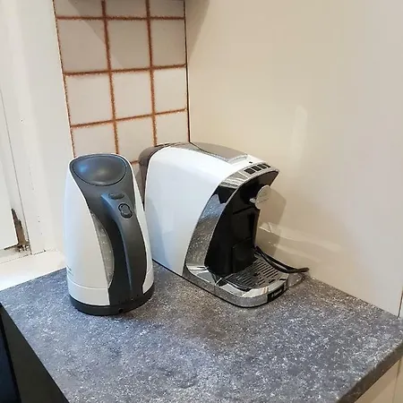 Gerald's 5 Apartment