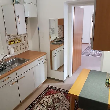 Gerald's 10 Apartment *