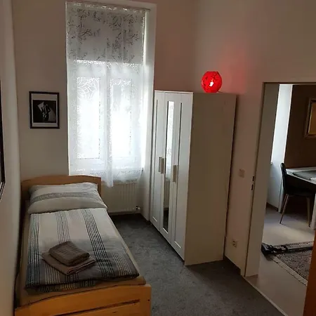 Gerald's 10 Apartment *
