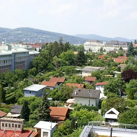 Grosse Dachwohnung Mit Terrasse Und Wintergarten