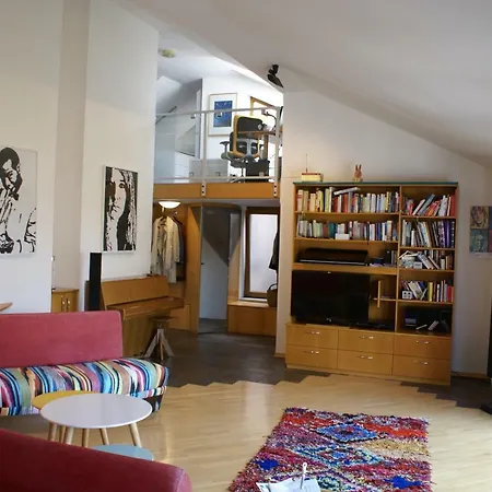 Grosse Dachwohnung Mit Terrasse Und Wintergarten Apartment