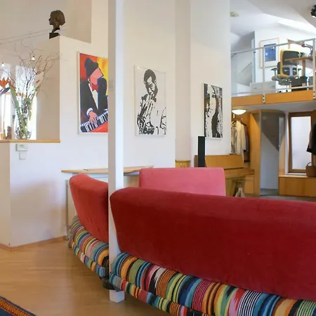 Grosse Dachwohnung Mit Terrasse Und Wintergarten