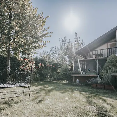 Garden House With Parking Lot Apartment *