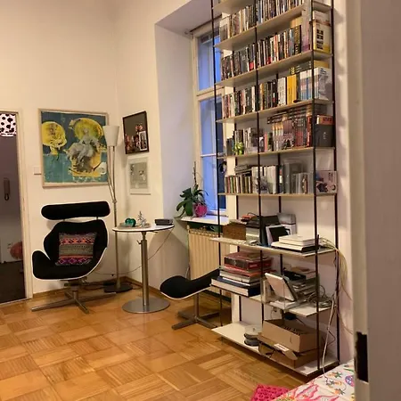 Grune Hinterhofoase Mitten Im Neunten Vienna