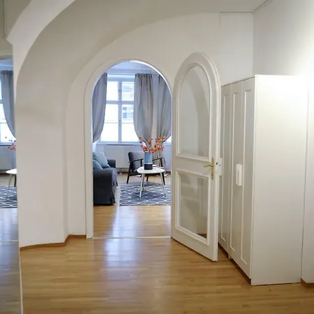City Center Apartment *