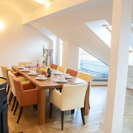 Easy Penthouse Apartment *