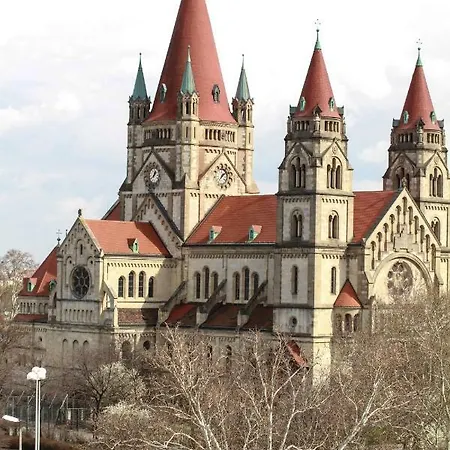 Edelweiss City United Nations Апартаменты *
