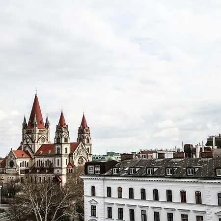 Edelweiss City United Nations Апартаменты