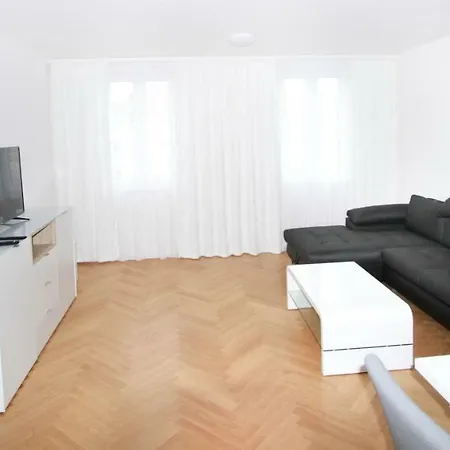 Edelweiss City United Nations Апартаменты