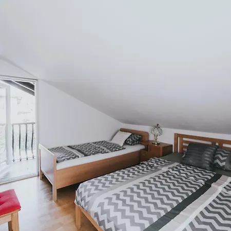 Garden House With Parking Lot Apartment *