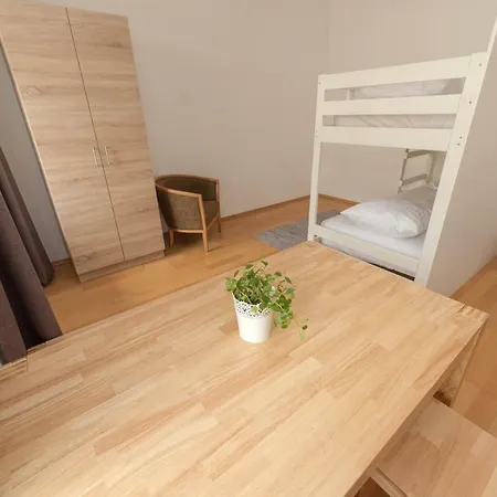 Metro Hostel *