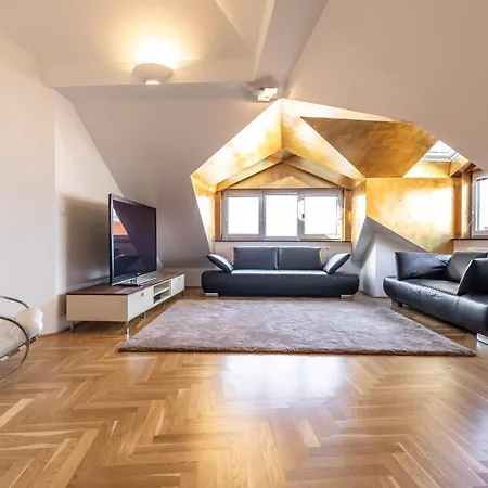 Easy Penthouse Apartment *