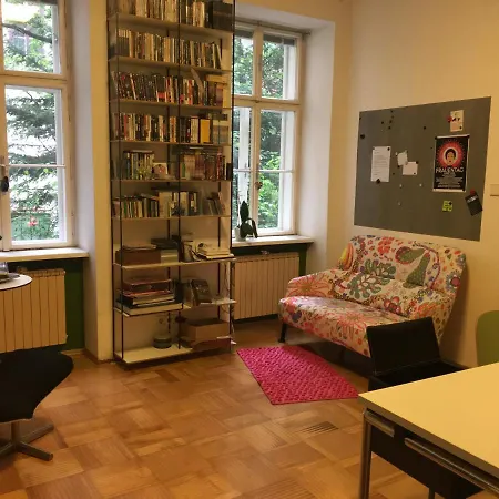 Grune Hinterhofoase Mitten Im Neunten Vienna