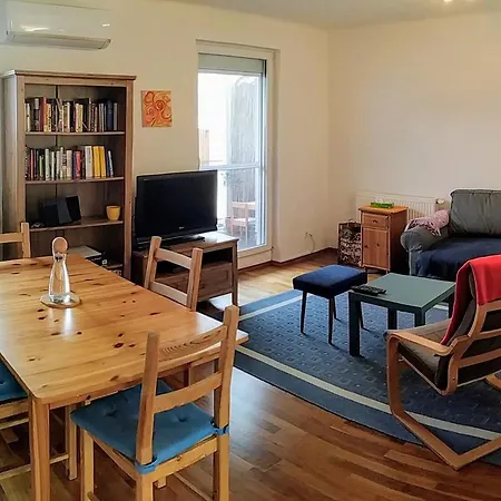 Apartment Family-friendly Flat With Balcony Vienna