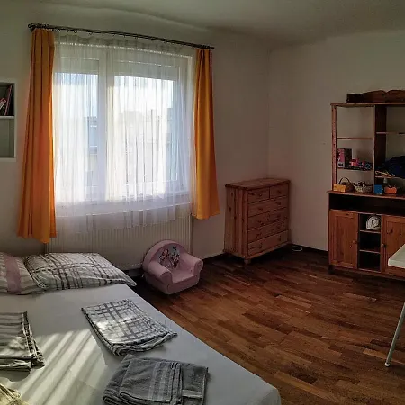 Apartment Family-friendly Flat With Balcony
