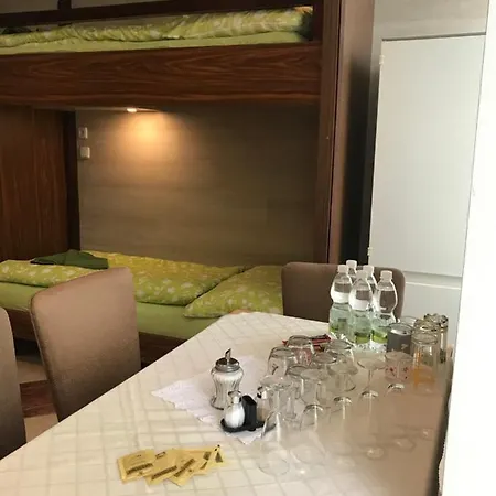 Viktoria Hostal *