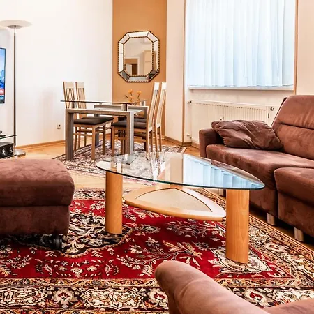 - Cav Apartmanhotel 4*